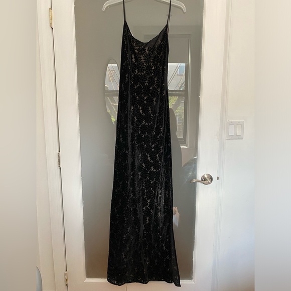 NWT Reformation Symphony Velvet Dress Black Size M - Picture 3 of 7